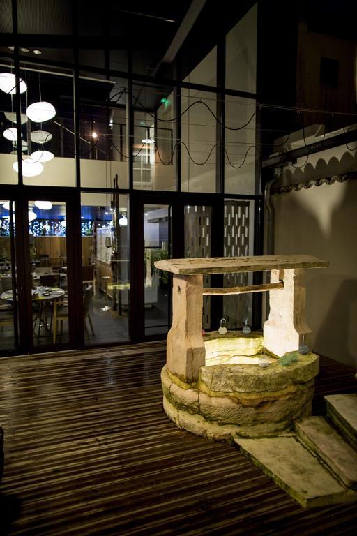 特拉斯酒店 图尔尼 外观 照片